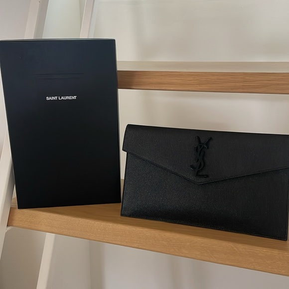 Yves Saint Laurent Uptown Pouch in Grain de Poudre Leather (Black) - Picture 6 of 6